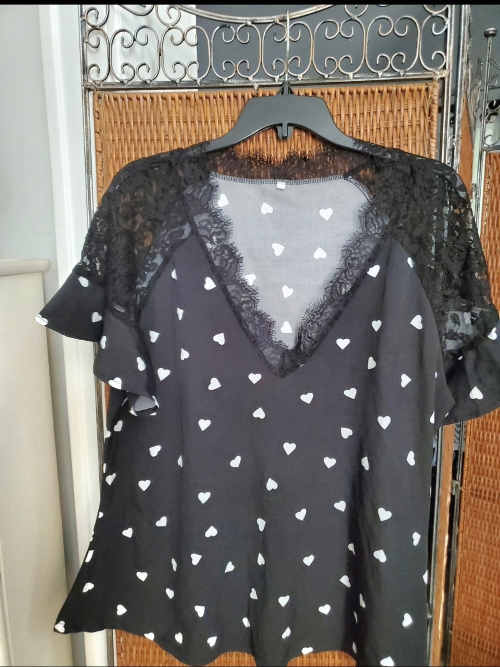 Black Heart Print Lace-Trim Top